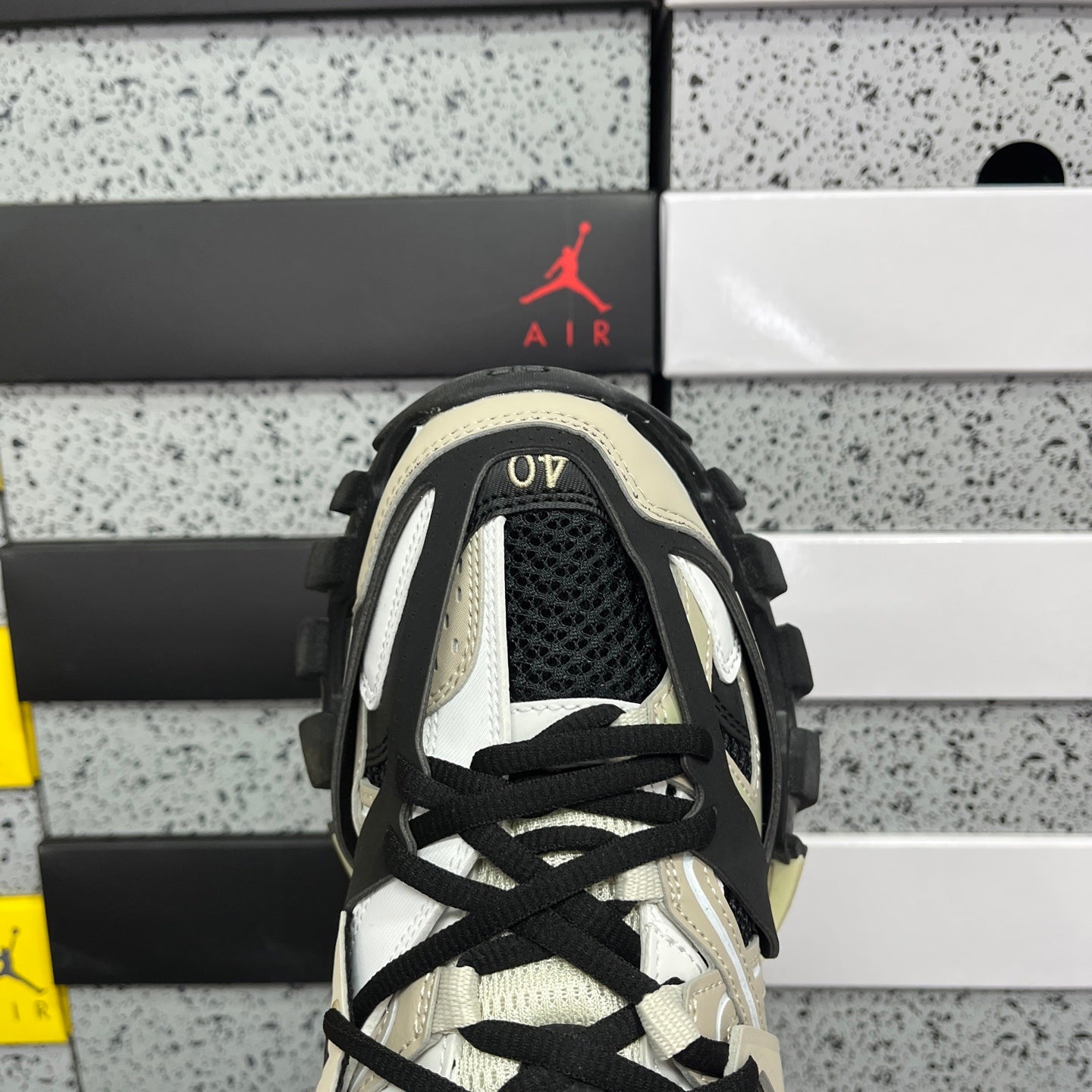BLG Track Beige Black