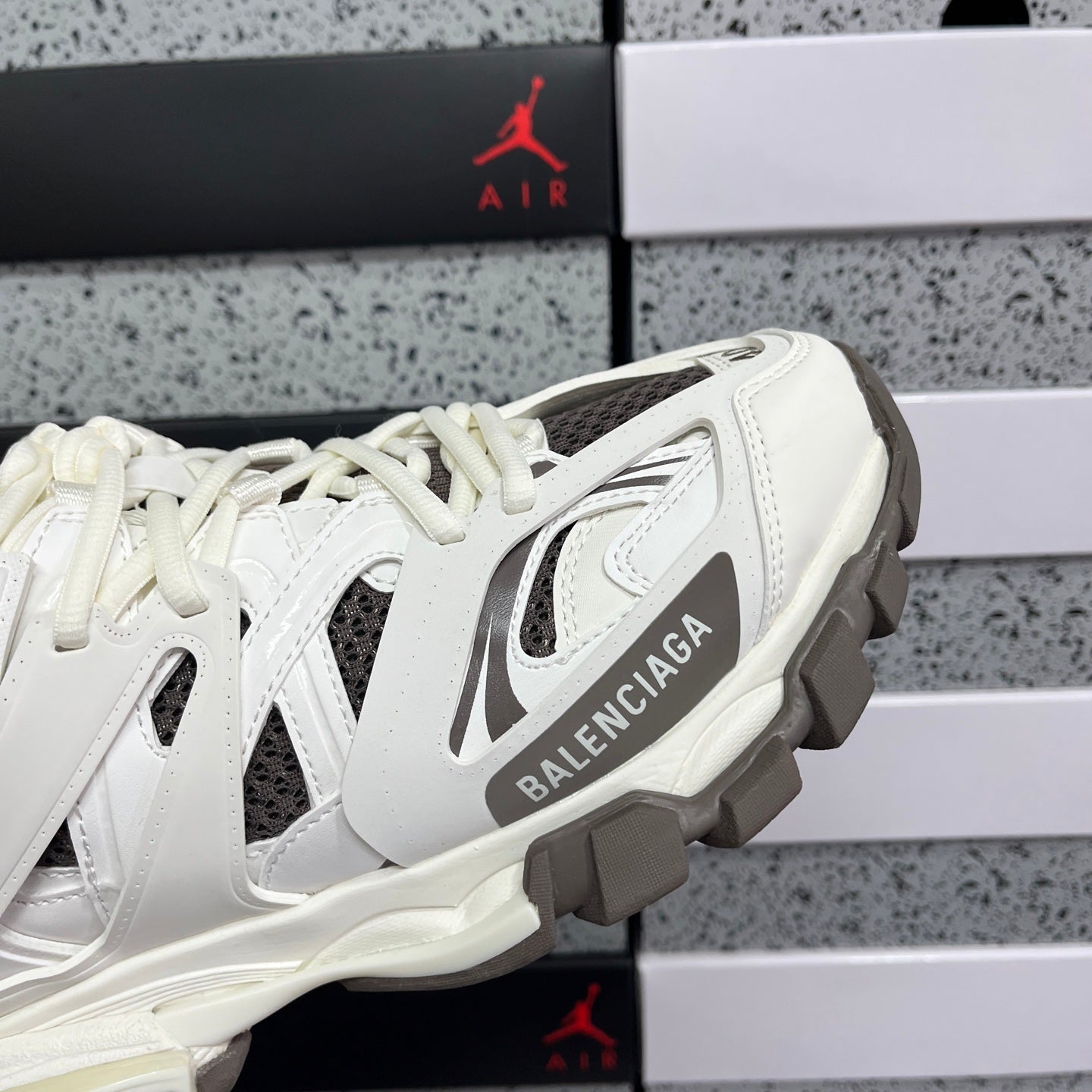 BLG Track White & Brown