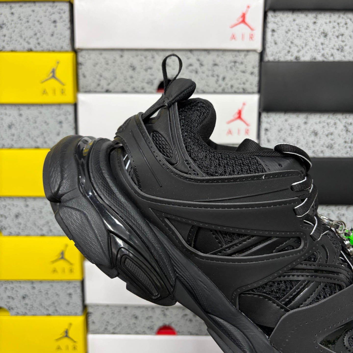 BLG Track Black White