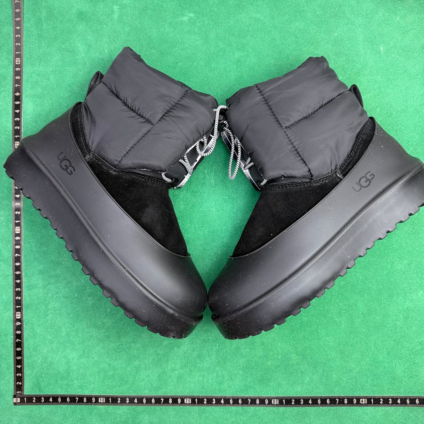 TT UGG CLASSIC MINI Lace-Up Weather