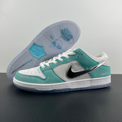 Dunk SB April