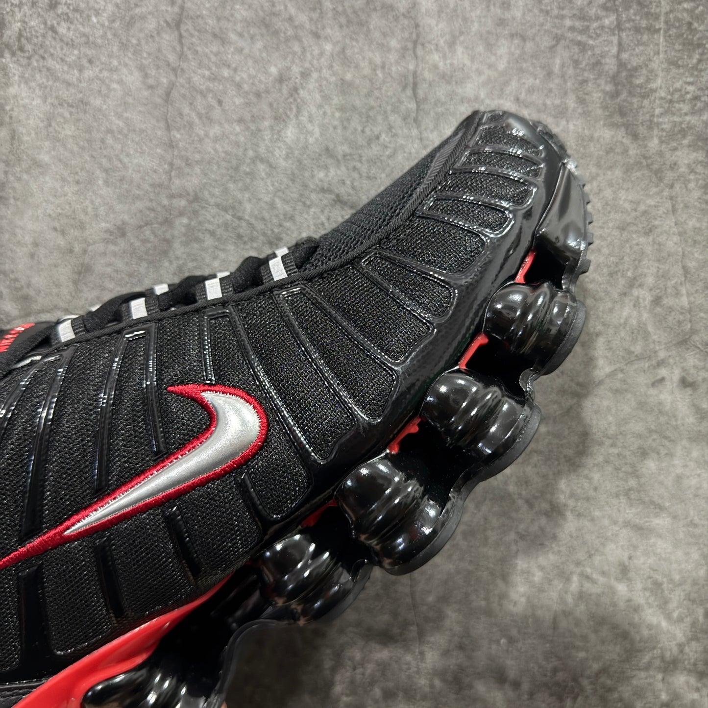 Aware Shox TL Black/Red