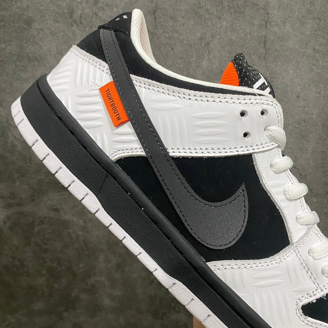 Dunk SB TIGHTBOOTH