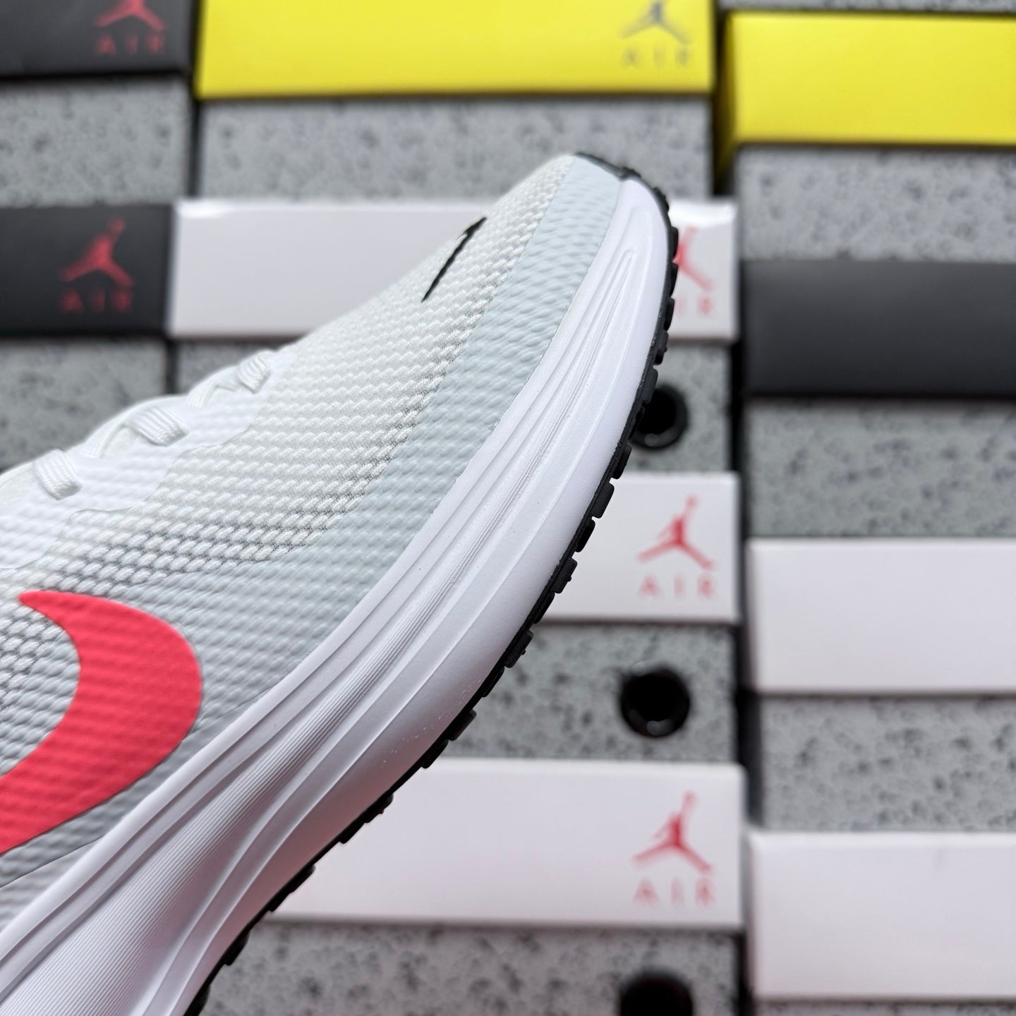 Revolution 8 Grey/Red