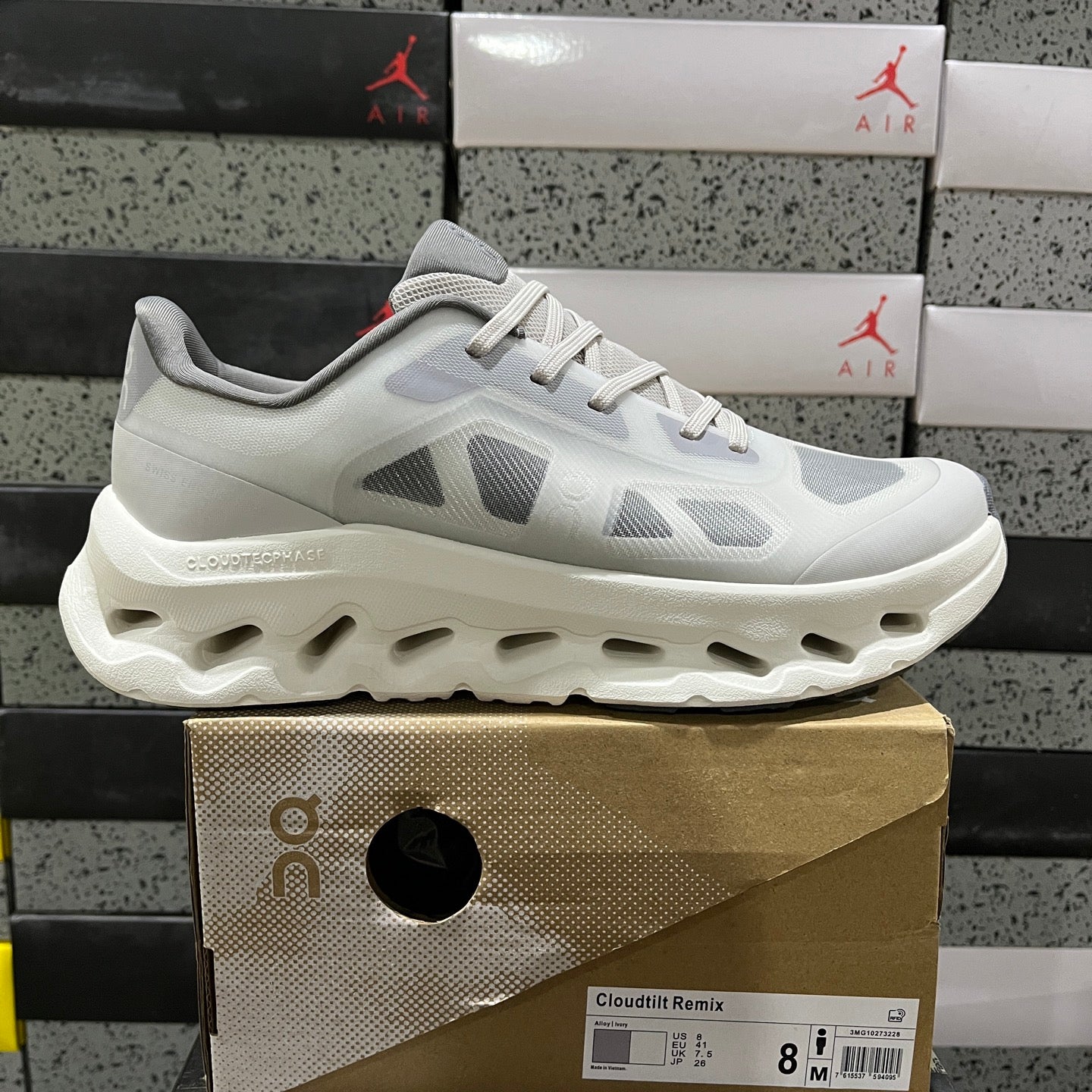 On Running Cloudtilt Remix Double Grey