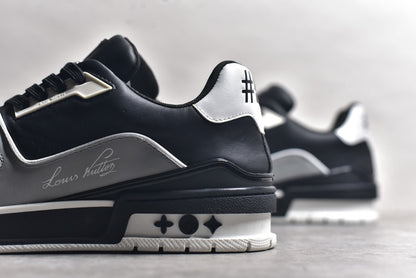 Trainer Black and Gray