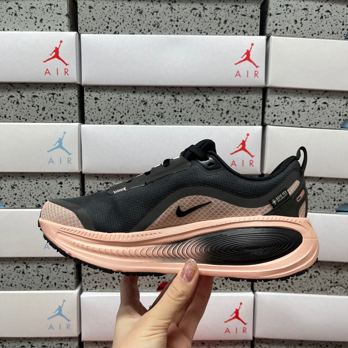 Vomero Plus Black Pink