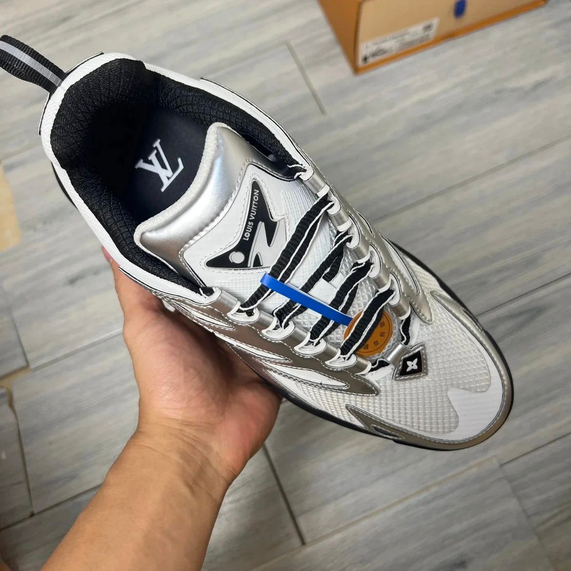 LV Runner Tatic Silver