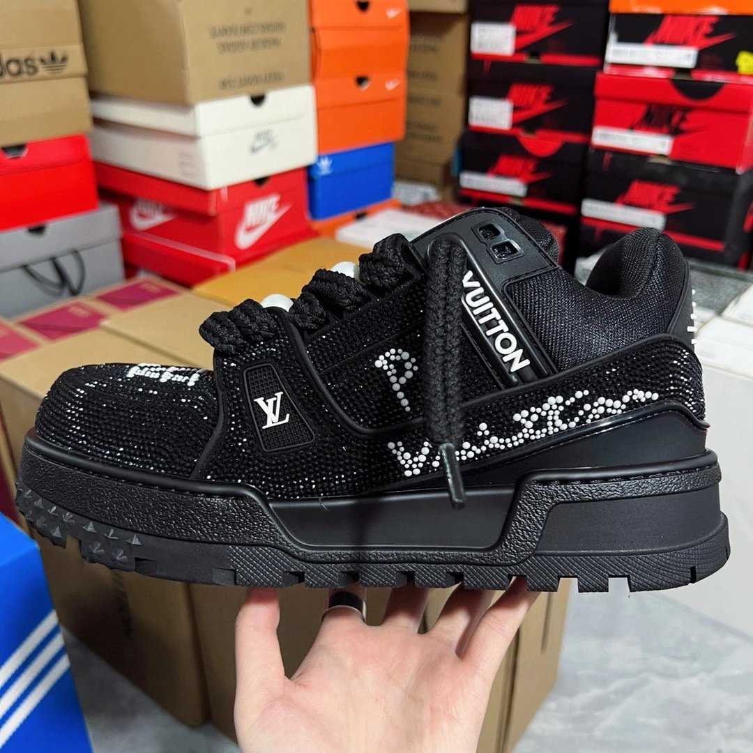 Trainer Black Cravejado