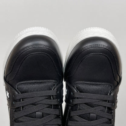 Trainer Black and White Sole