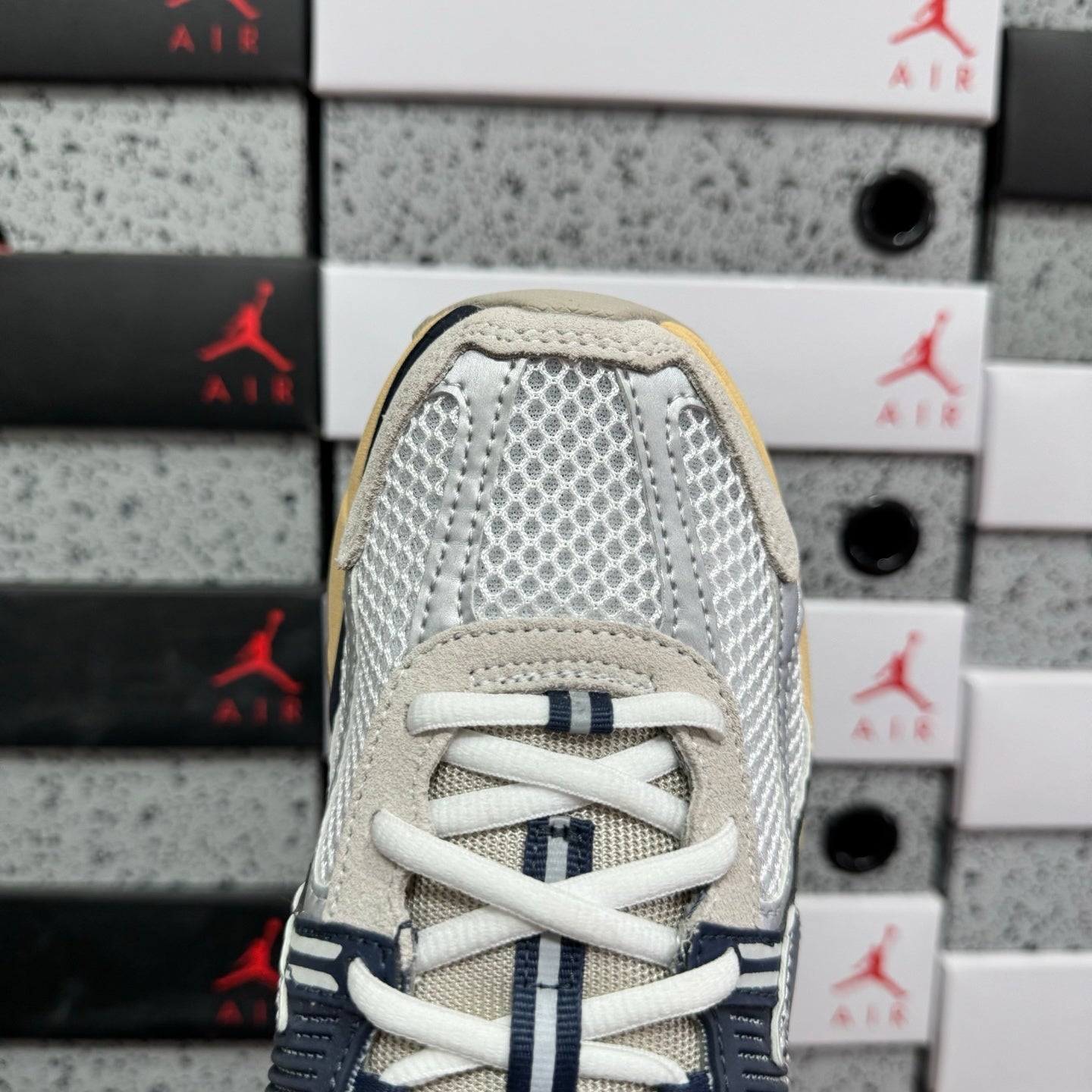Vomero 5 White Thunder