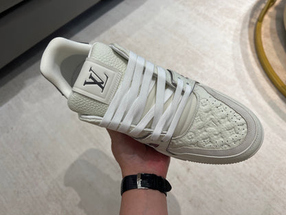 Trainer White and Gray