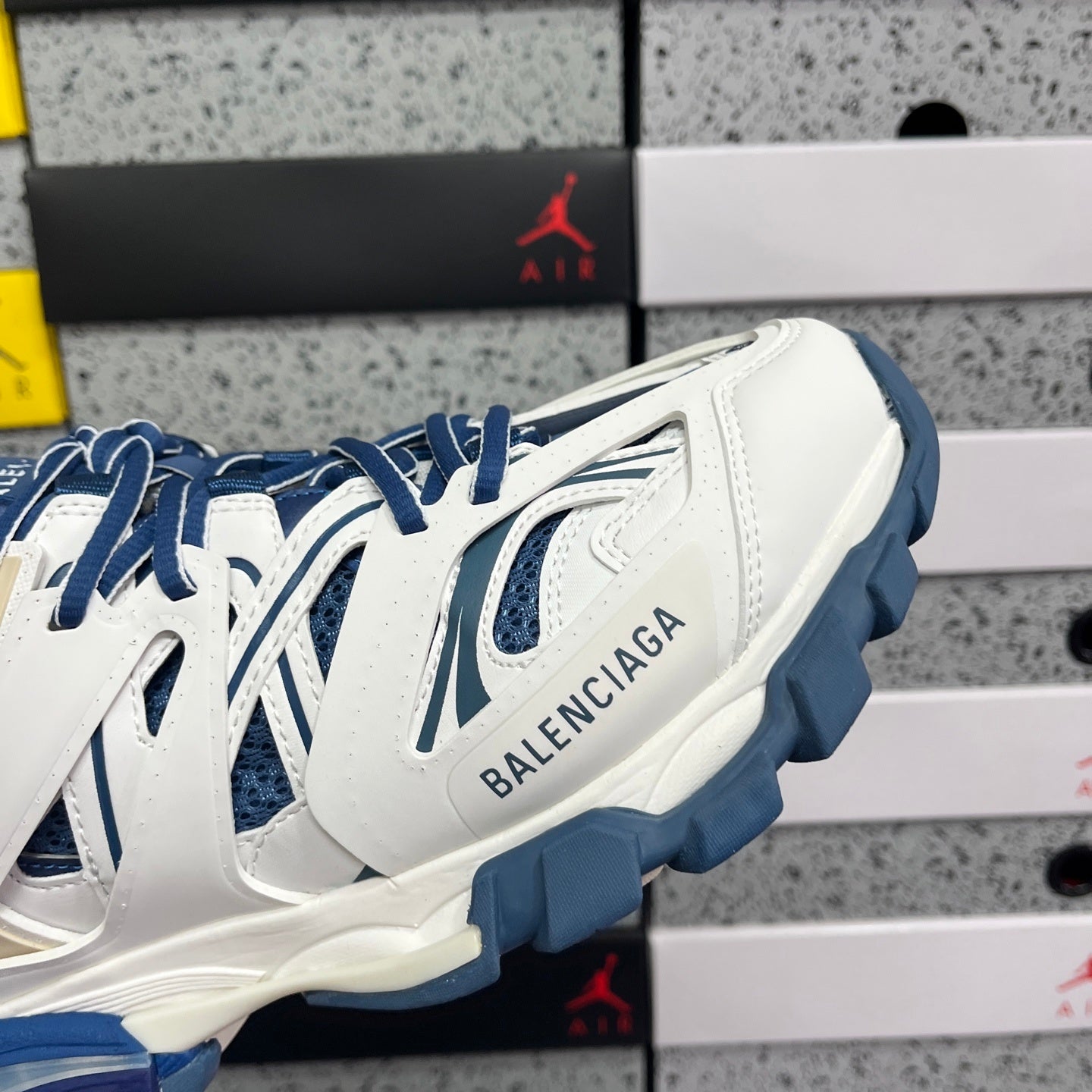 BLG Track Light White Blue