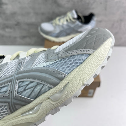 GEL-NIMBUS 10.1 Litle Grey/White