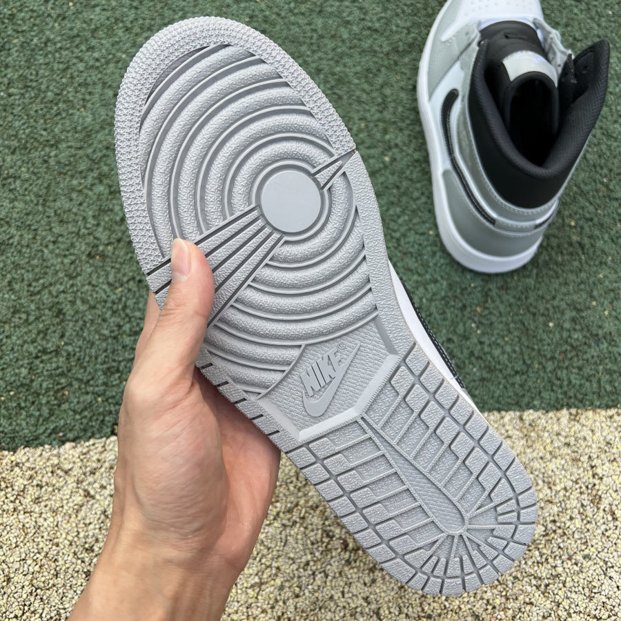 AJ1 MID Light Smoke Grey