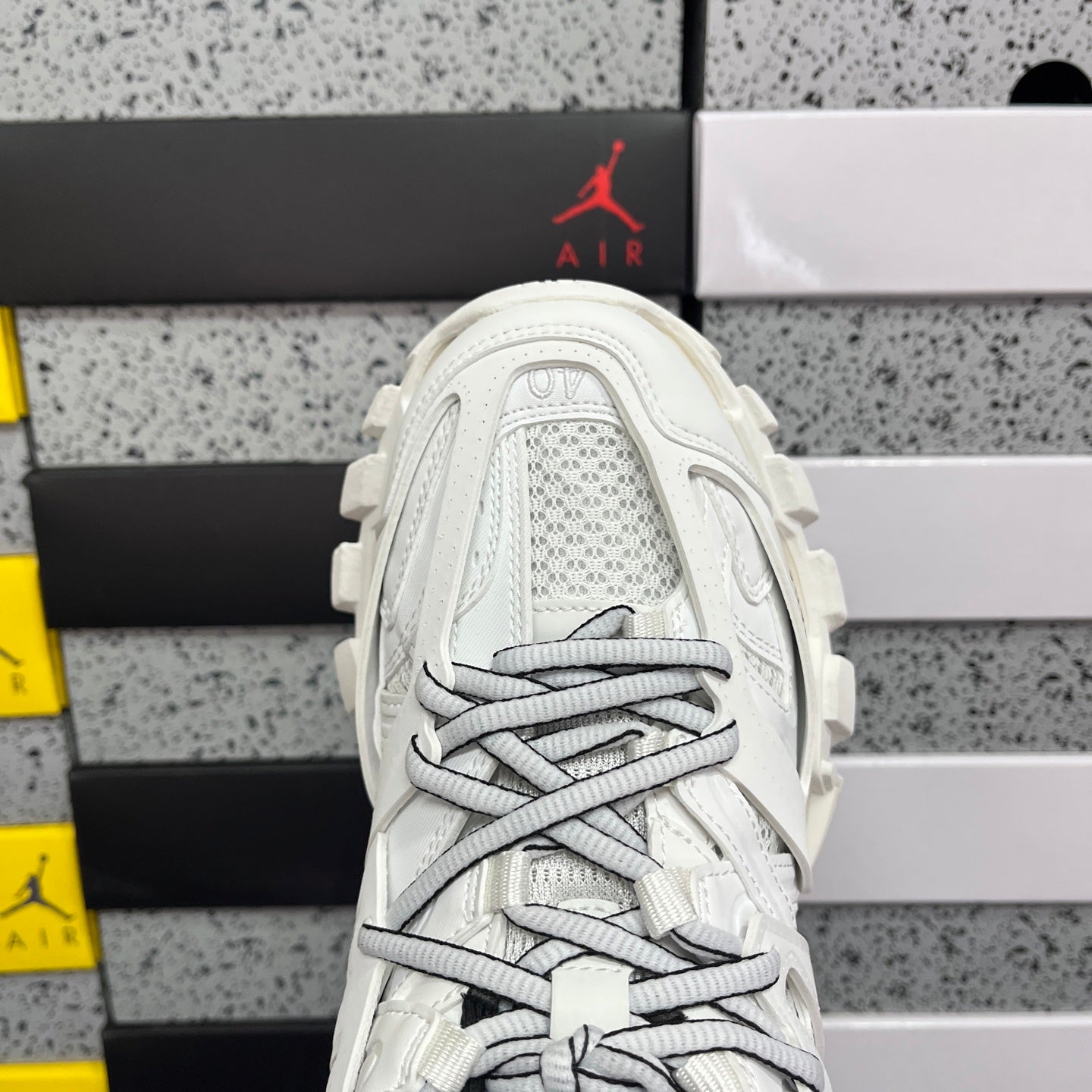 BLG Track White Black