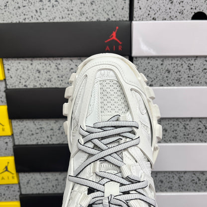 BLG Track White Black