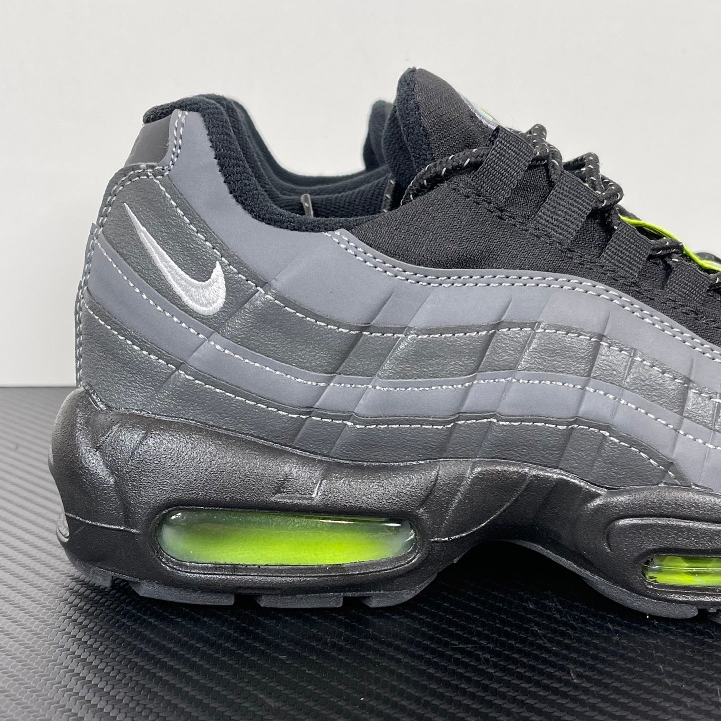 95 Neon Full BLack
