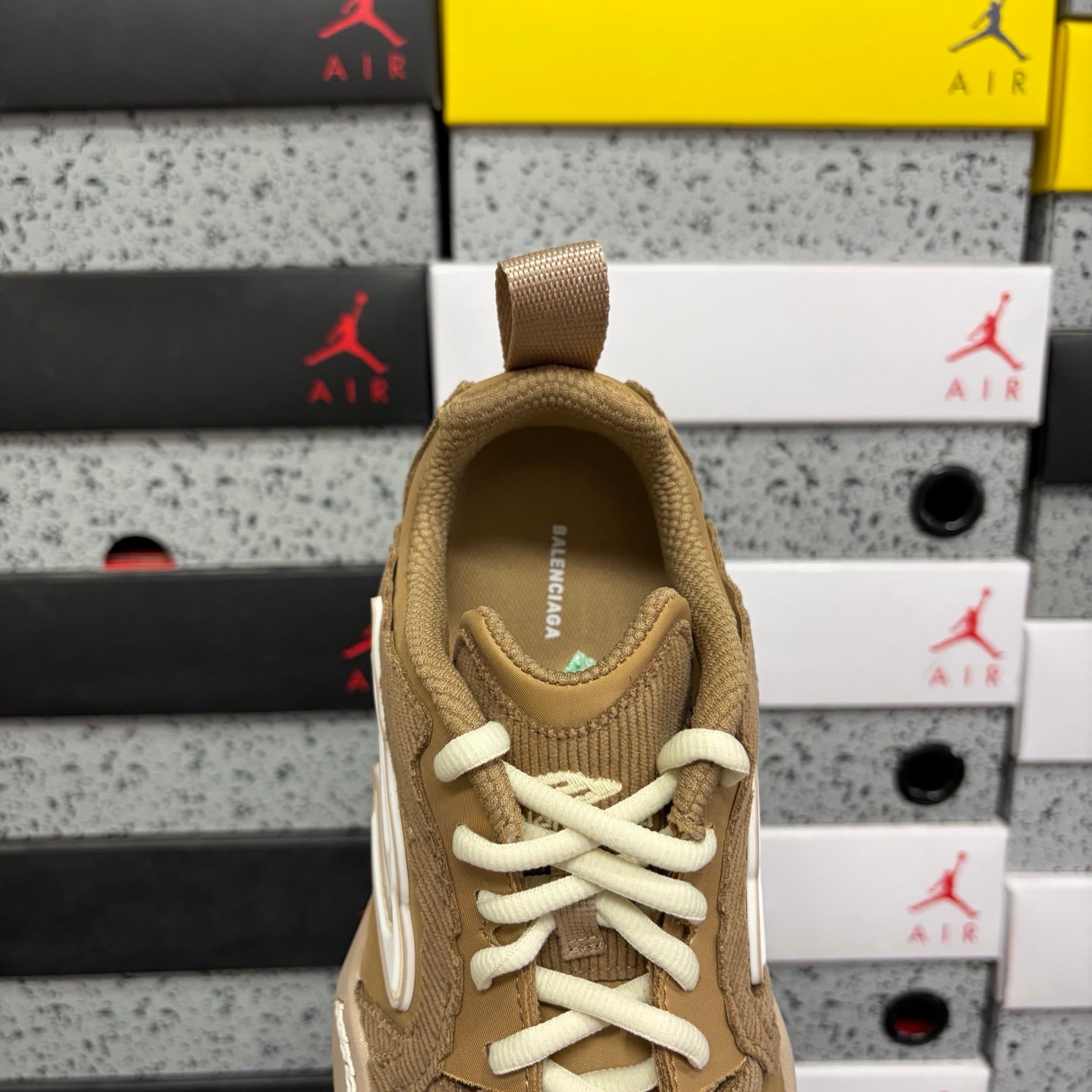 BLG Monday Ultra Beige