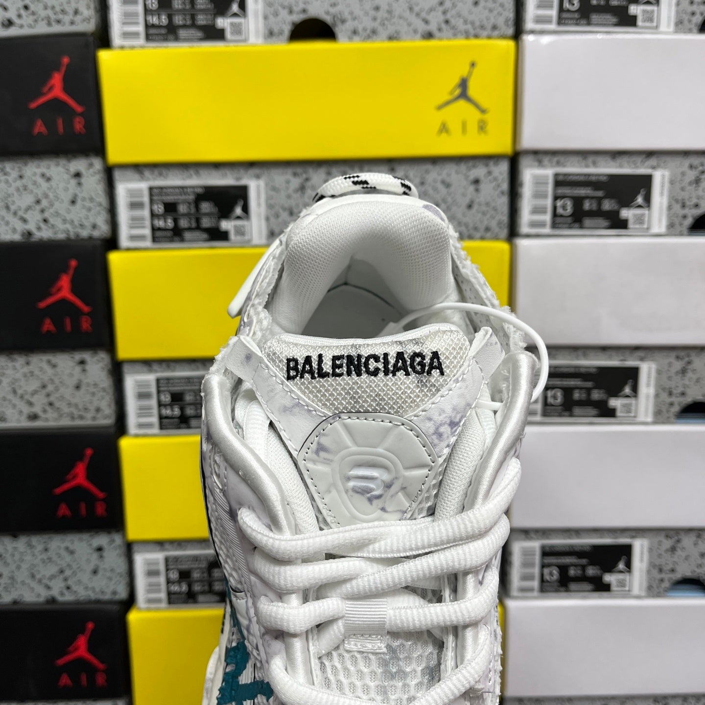 BLG Runner Graffiti White Blue