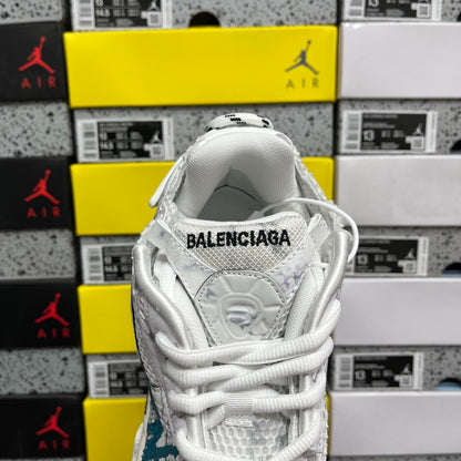 BLG Runner Graffiti White Blue