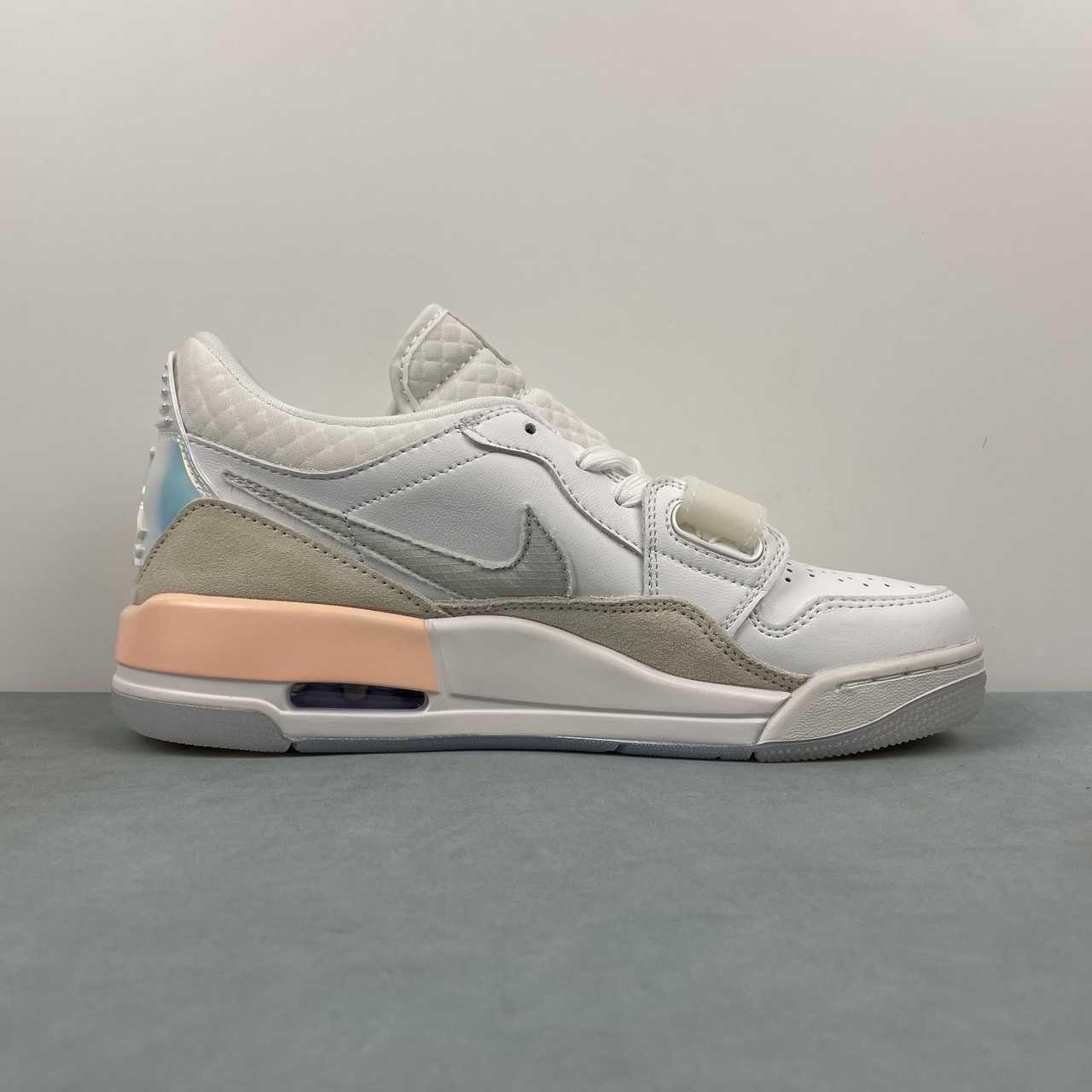 Legacy 312 Summit White / Light Bone