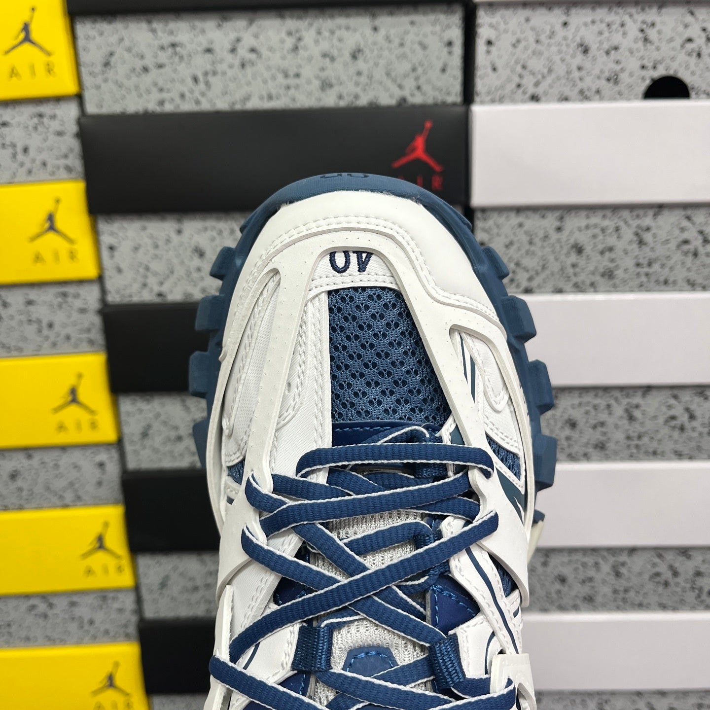 BLG Track Light White Blue