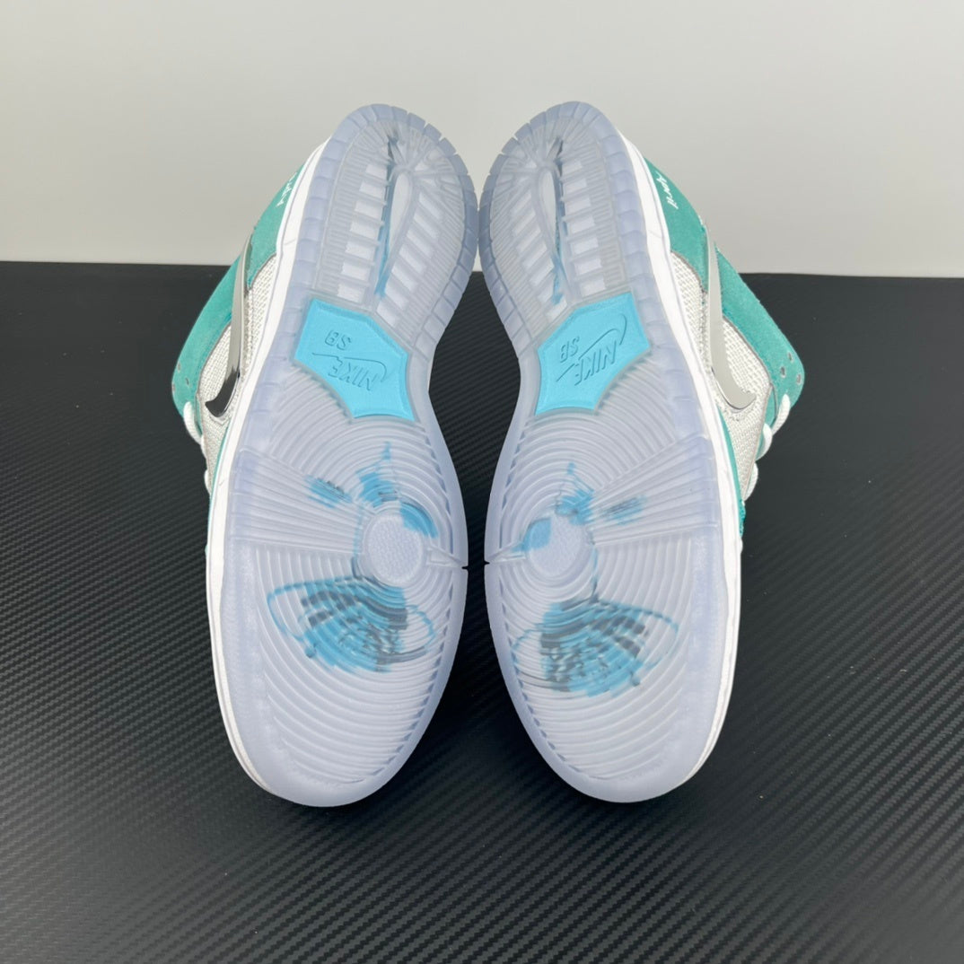 Dunk SB April