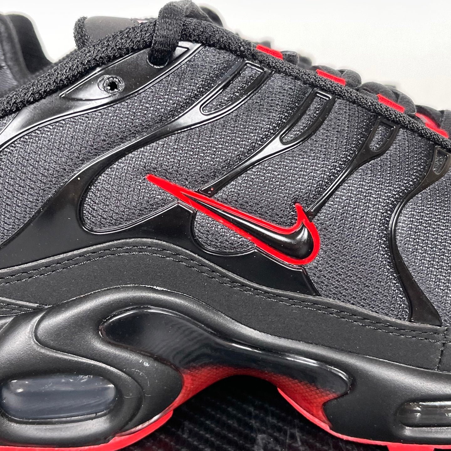TN Black Red