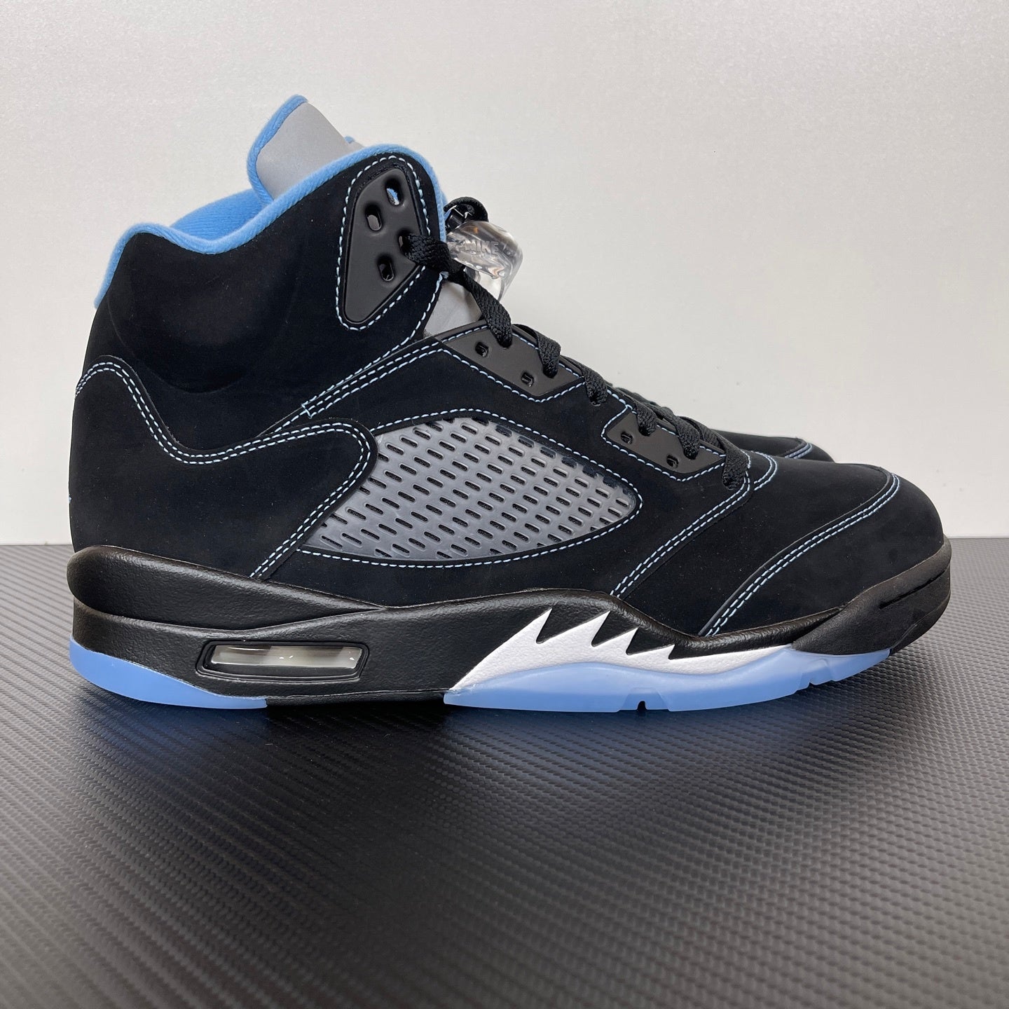 KB5 Black University Blue