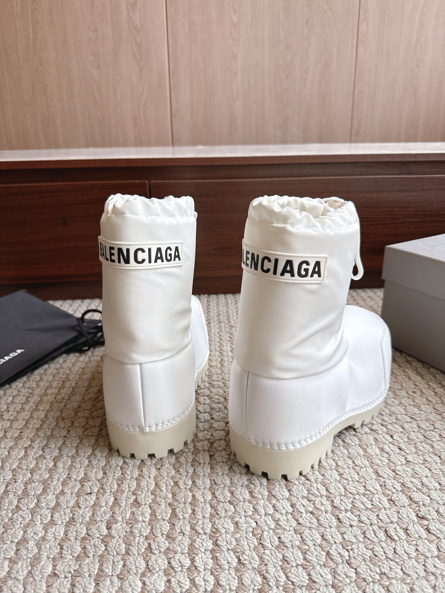 BLG Alaska Suede Boots Nylon White