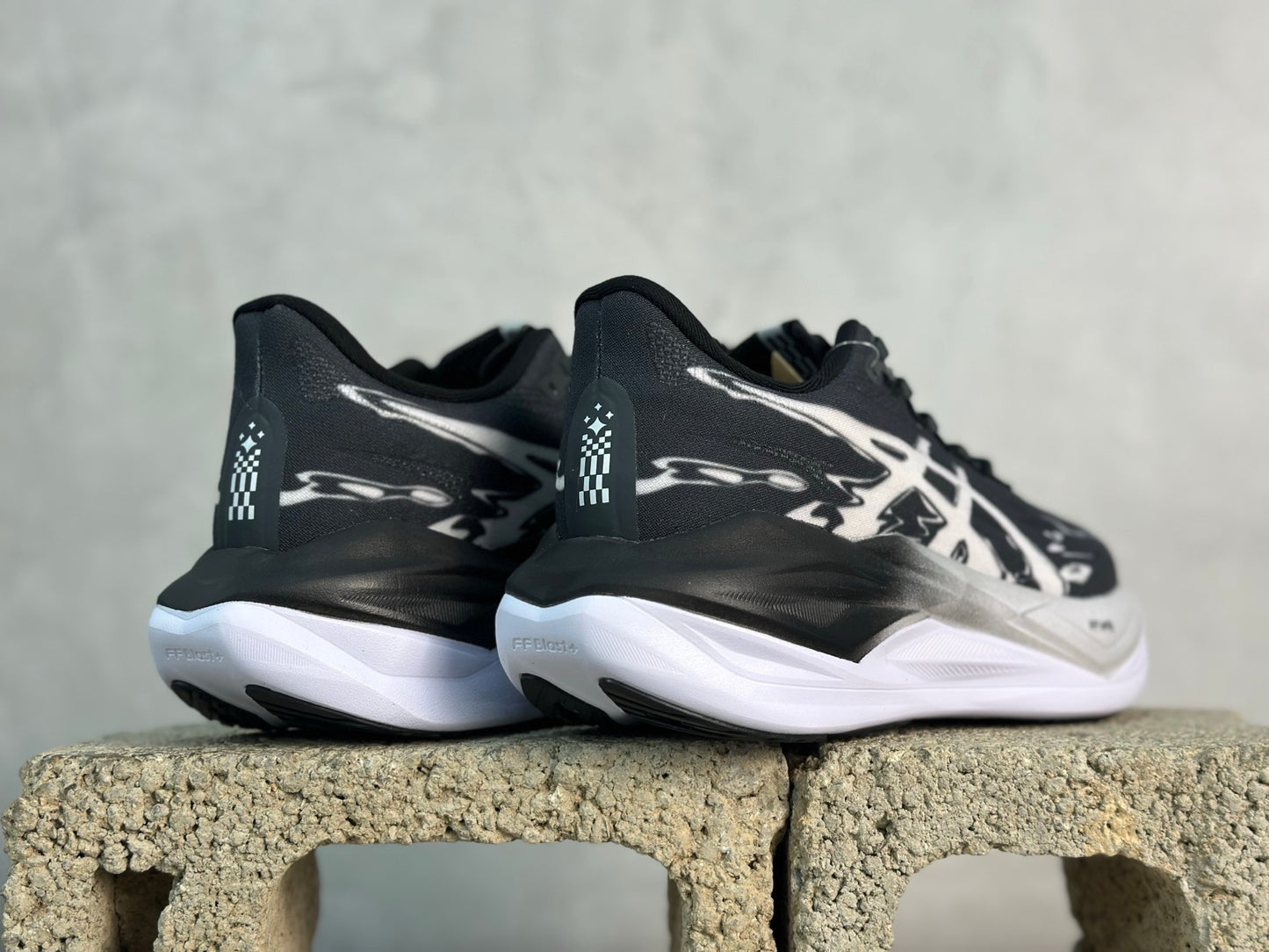 Superblast 3 Black/White