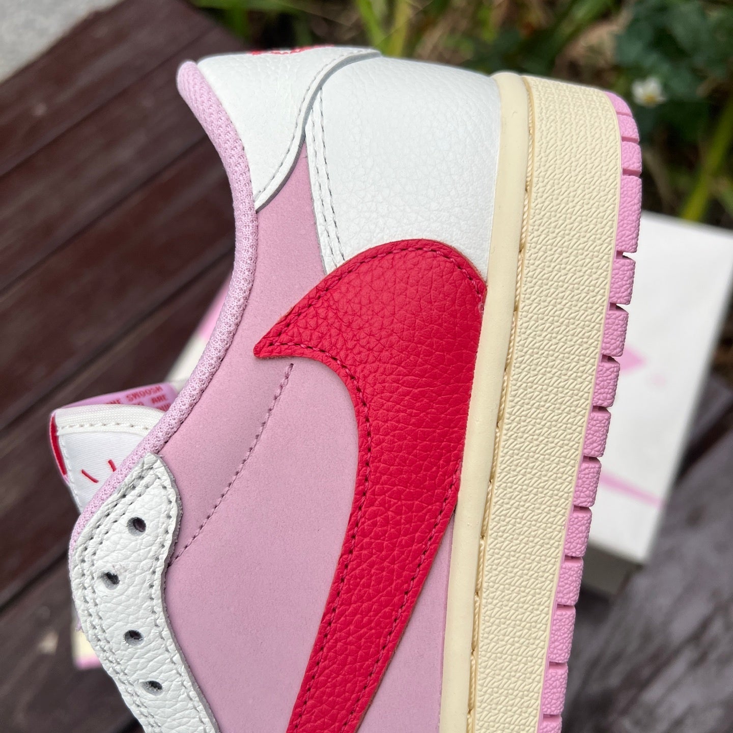 AJ1 Travis Reverse Mocha Pink