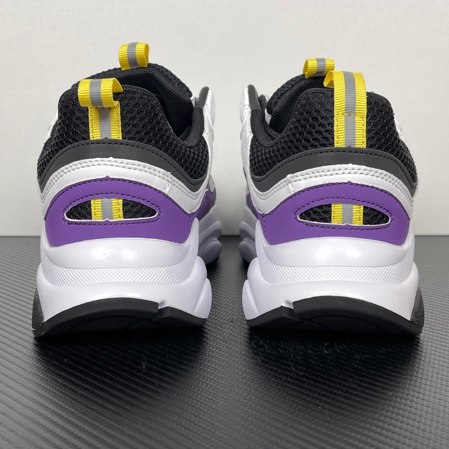 B22 Violet White
