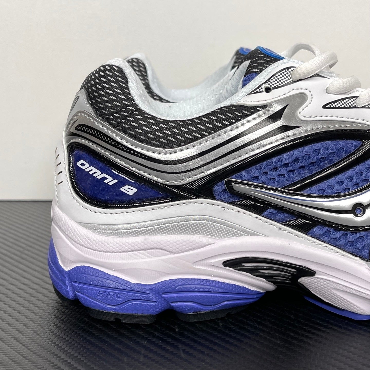 Sau Omni 9 Blue and White
