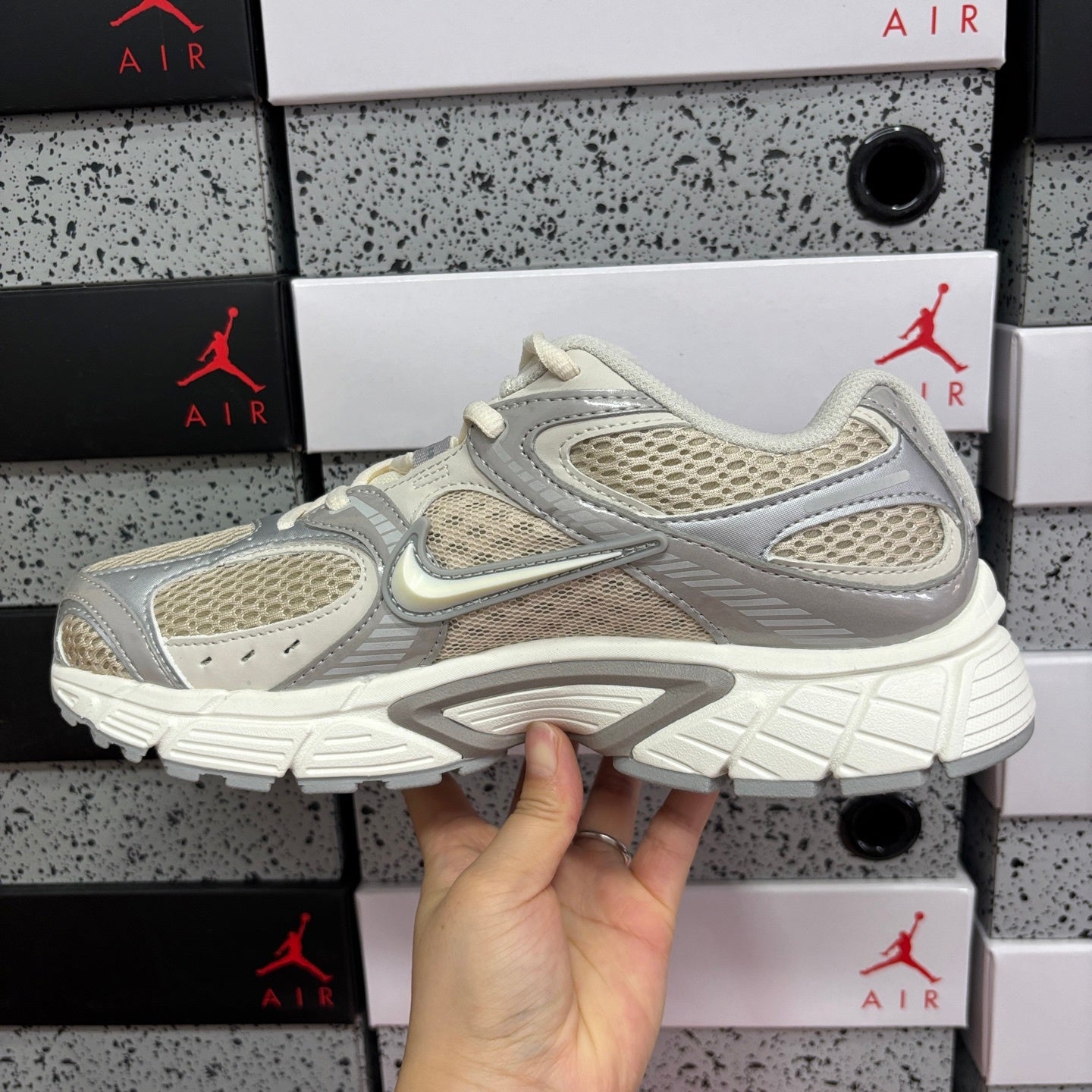 V5 RNR Beige Grey