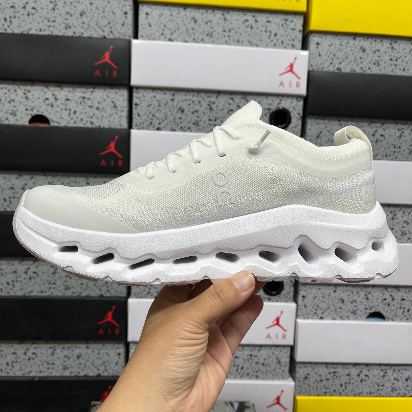 On Running Cloudtilt Remix Triple White