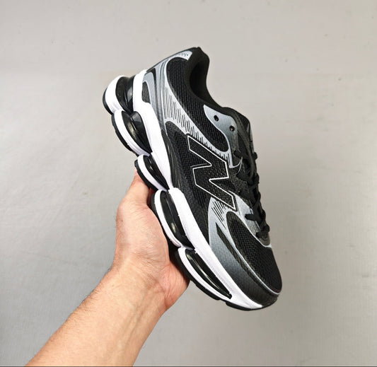 2000 Black and White
