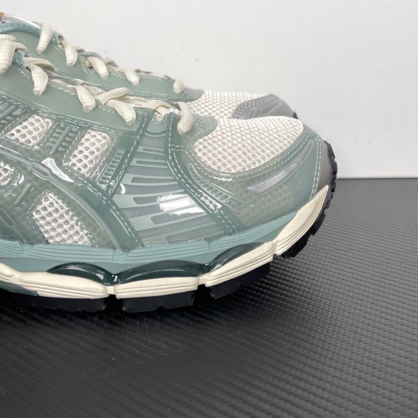 Kayano 14 White / Sage Green