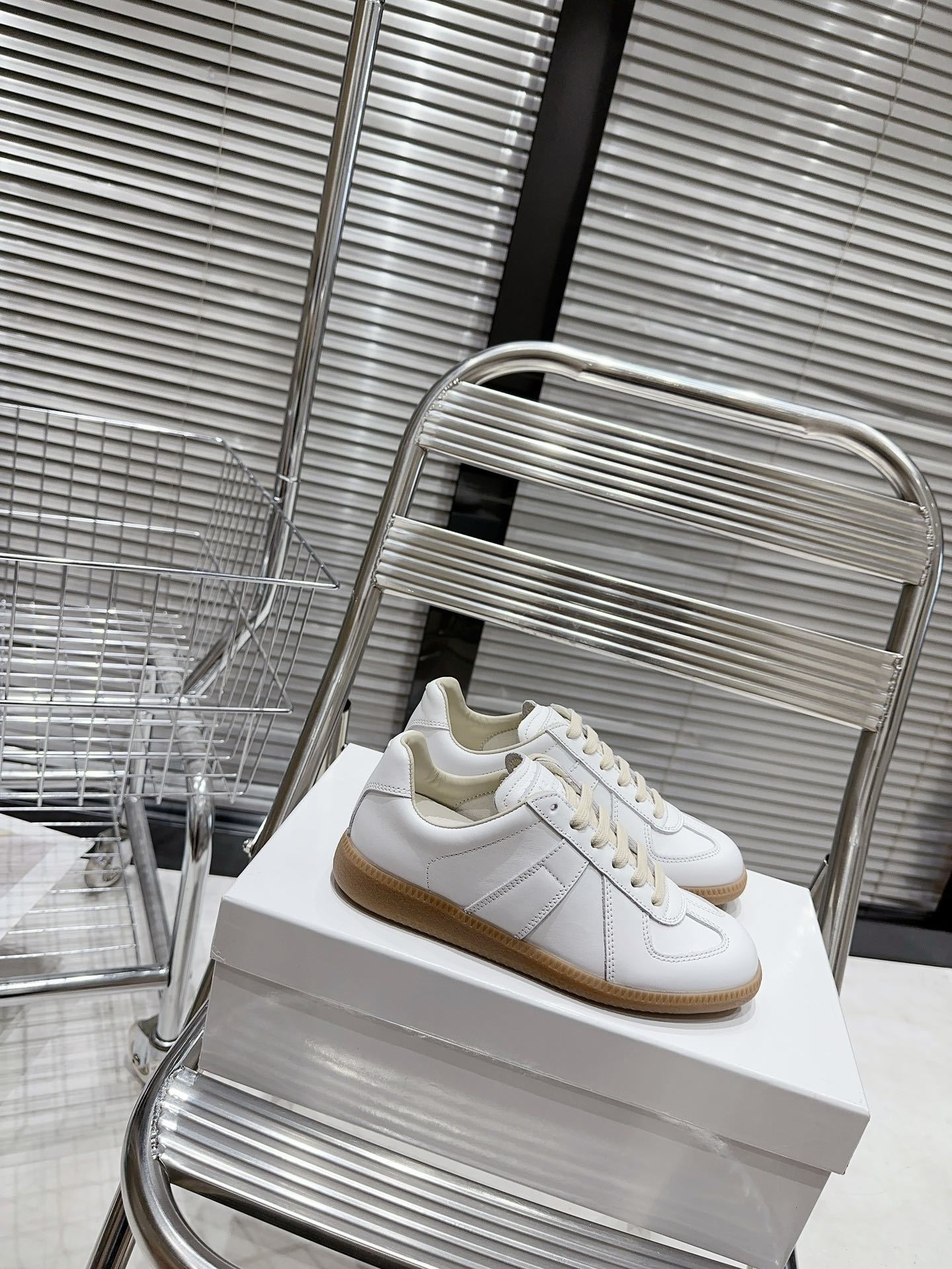 Maison  Pure White Gum Sole