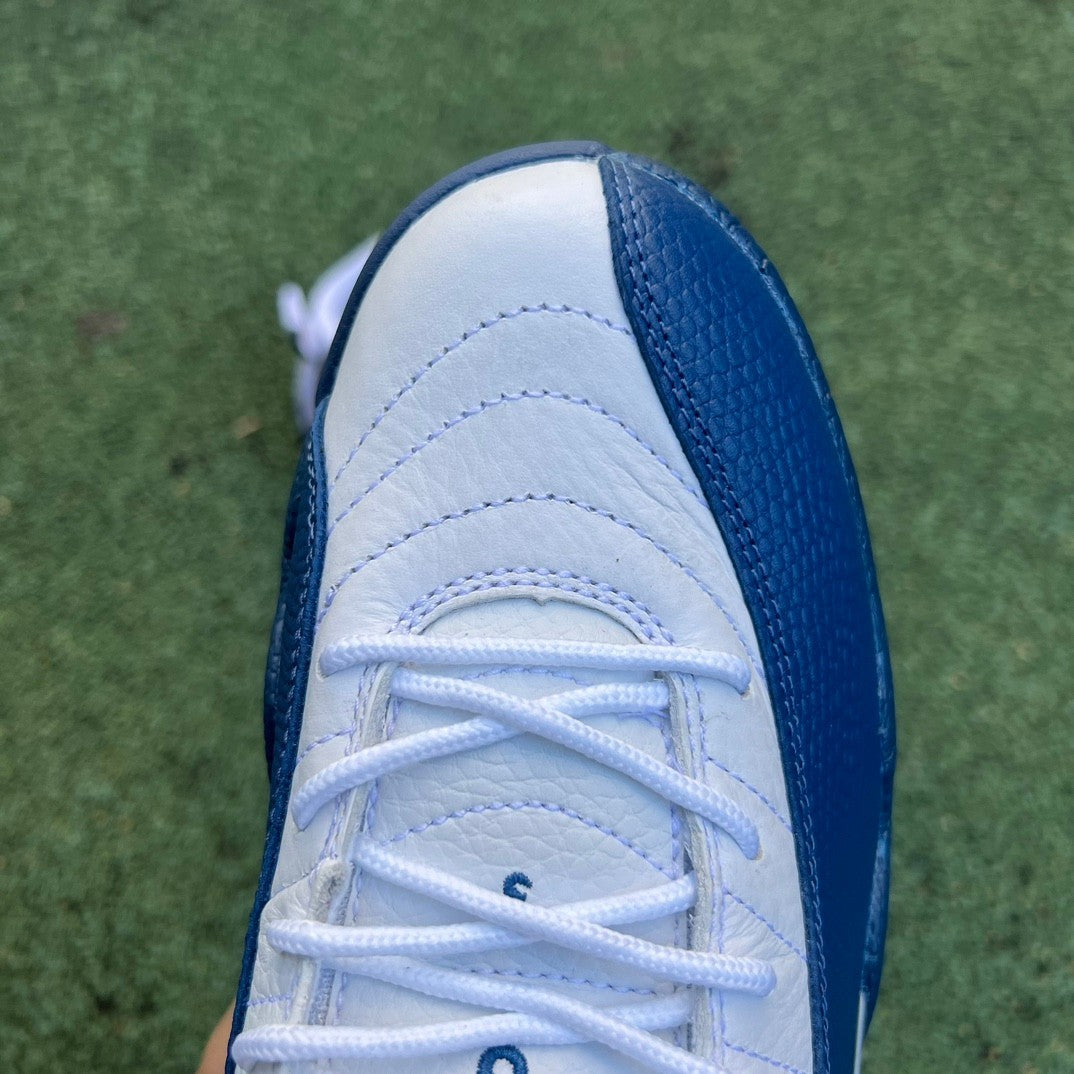 12 Blue and White