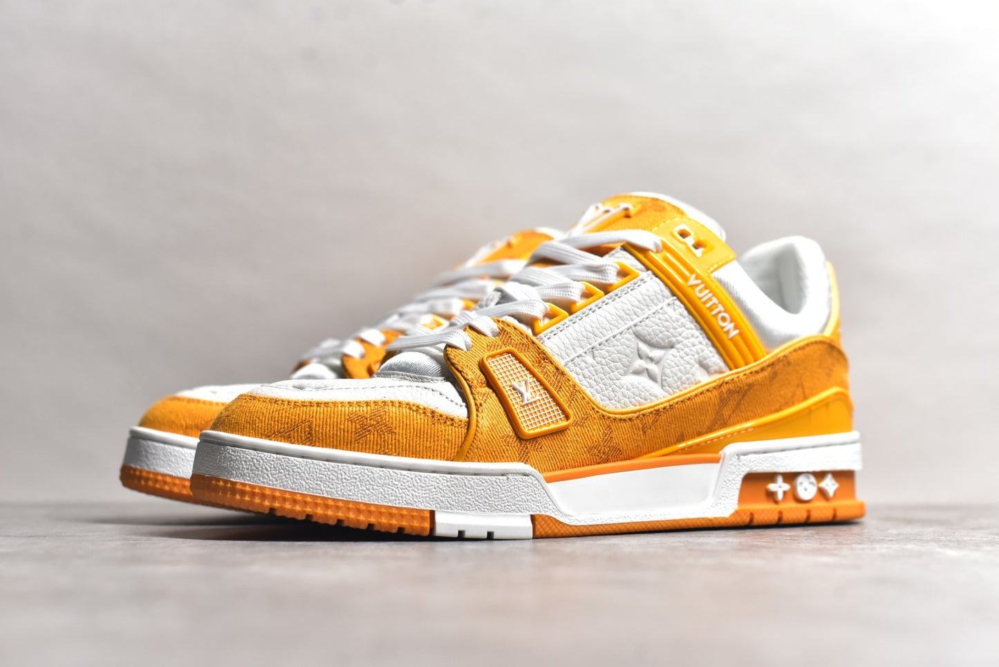 Trainer White and Orange