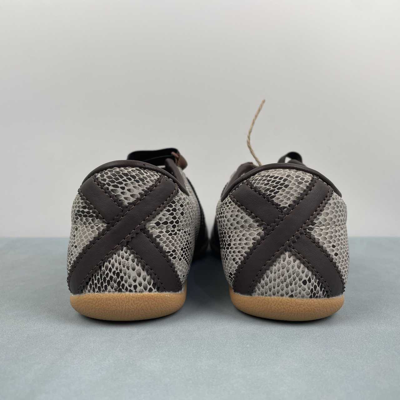 AD TOKYO Black White Gold
