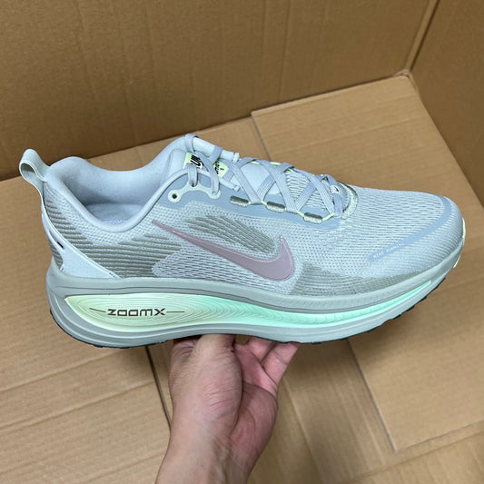 Vomero 18 Light Silver/Barely Volt