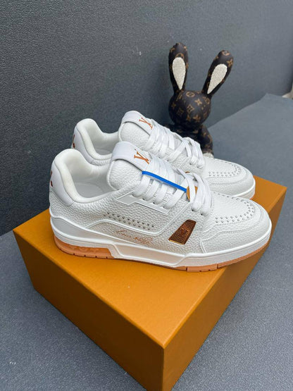 Trainer Orange