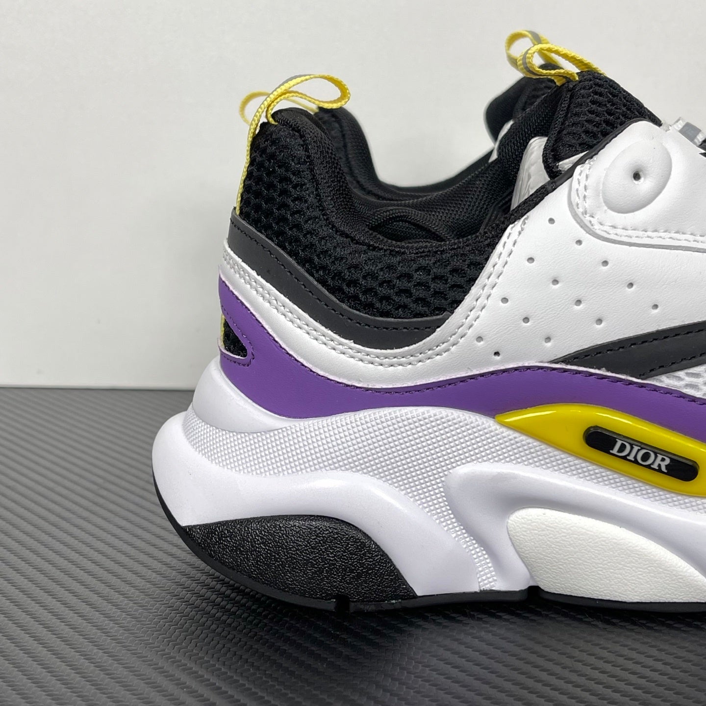 B22 Violet White