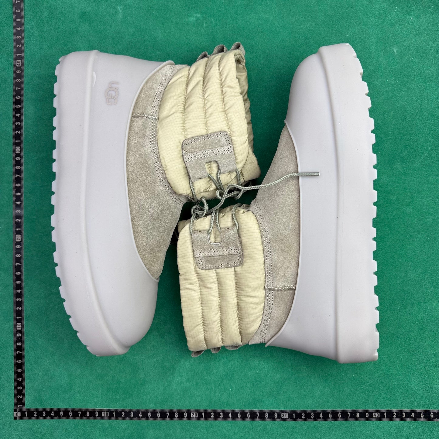 TT UGG CLASSIC MINI Lace-Up Weather