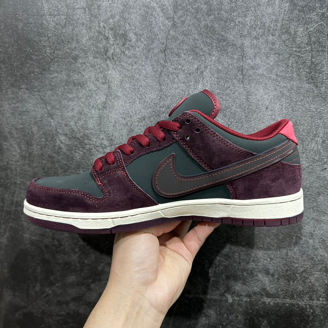 Dunk SB Riot Skateshop