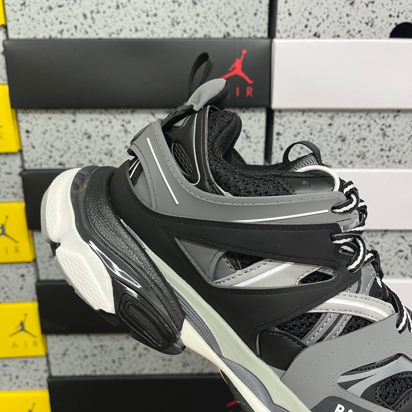 BLG Track White Black Grey