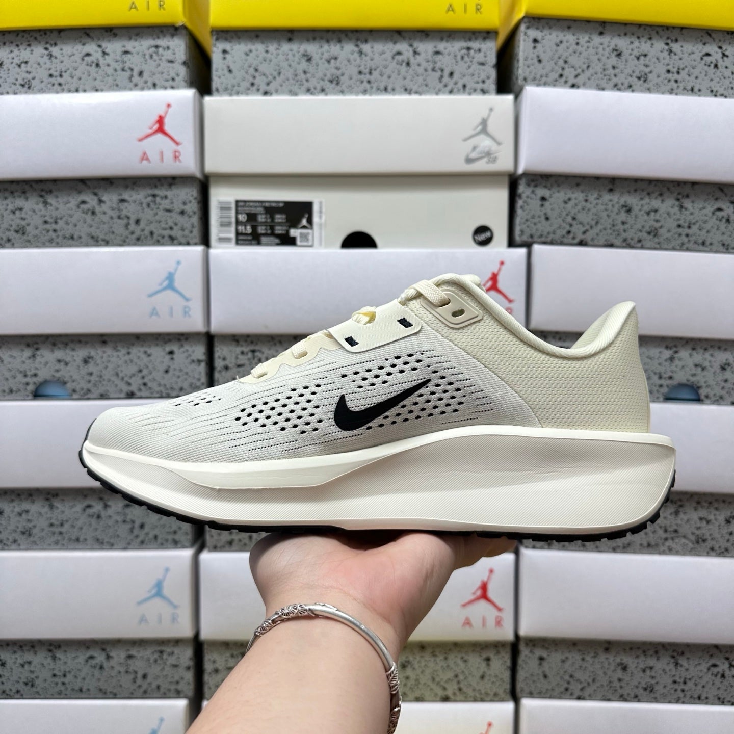 Quest 6 Coconut Milk/Black/Sail